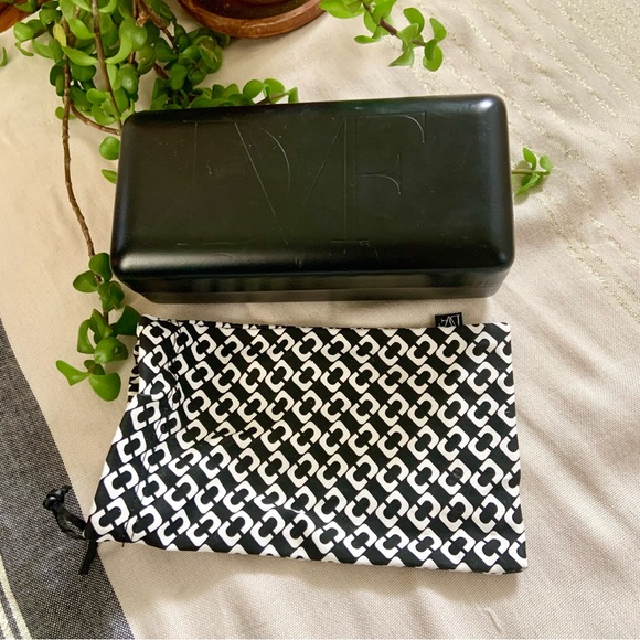 DVF Hard Shell Sunglasses Case and Bag - Picture 1 of 4